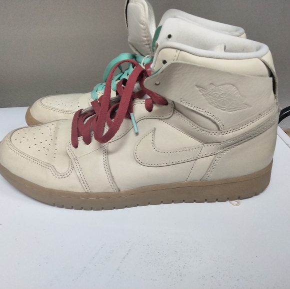 Shoes - Picture 5 of 9